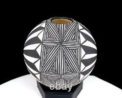 Native American Acoma Pottery Black & White Fine Line Ball Shape 4 3/4 Seed Pot