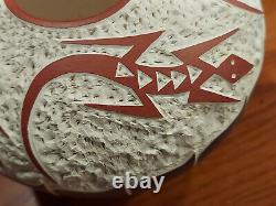 Native American Acoma Pottery signed Keith Chino early piece carved lizards