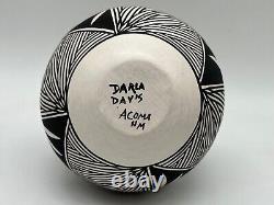Native American Acoma Pottery vase Darla Davis