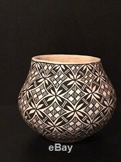 Native American Acoma Pueblo Pottery
