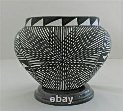 Native American Acoma Pueblo Pottery Bowl signed MM