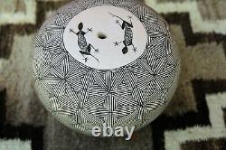 Native American Acoma Pueblo Pottery Fine Line Seed Pot Carrie C. Charlie