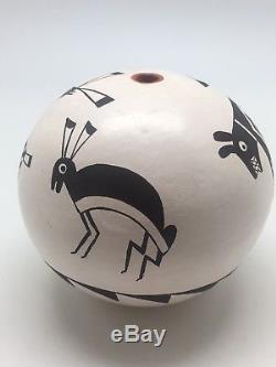Native American Acoma Pueblo Seed Pot pottery by Dolores Lewis