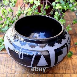 Native American Contemporary Pottery Black Pot Signed 6x8x5