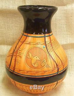 Native American Dwayne Blackhorse Wood Grain Like Pottery Large Hummingbird Pot