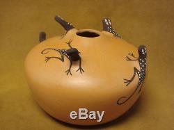 Native American Handmade Clay Zuni Lizard Pot by Agnes Peynetsa