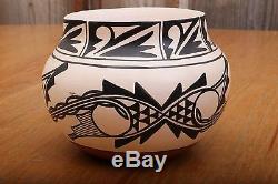Native American Jemez Indian Pottery Hand Painted Pot By Tafoya Black White