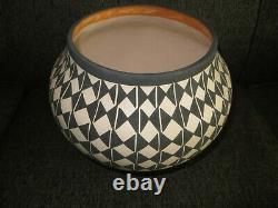 Native American Pottery ACOMA Handmade Stunning Work Beautiful Large 12 Inch