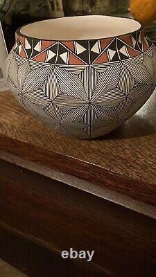Native American Pottery Acoma Handmade Fine Line Hand Painted Vase D Malie