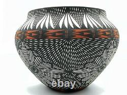 Native American Pottery Acoma Handmade Stunning Work Beautiful Fine Line Vase