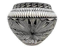 Native American Pottery Acoma Handmade Vase Pot Indian HandPainted Corrine Chino