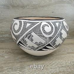 Native American Pottery Acoma Pueblo By Rose Chino Garcia Black On White Olla