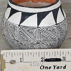 Native American Pottery Acoma Pueblo Polychrome Jar With Line Work