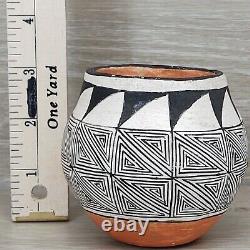 Native American Pottery Acoma Pueblo Polychrome Jar With Line Work