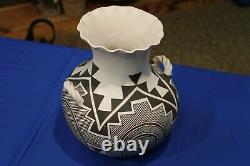 Native American Pottery Signed Acoma Pueblo Large Vase By Regina Leno Shutiva
