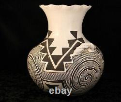 Native American Pottery Signed Acoma Pueblo Large Vase By Regina Leno Shutiva