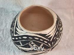 Native American Pottery Vintage Black On White Acoma Jar Signed P. Juanico