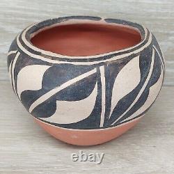 Native American Pottery Zia Pueblo Polychrome Jar Bird Motif