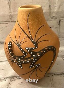 Native American Zuni, NM Lizard Pottery Vase 7 Deldrick Cellicion