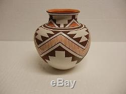 Native American jar by Randy Nahohai (Zuni), Goemetric Design, 6 dia by 5.5