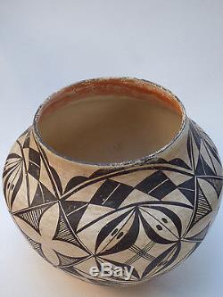 Native American large old pot from Acoma
