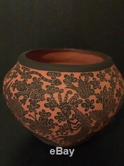 Navajo Indian Native American Fine Art Pottery Vase Etched HAND Signed