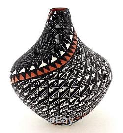 Navajo Native American Acoma Vase By Sandra Victorino