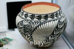 OPHELIA S LEON Native American Pottery Acoma Handmade Stunning Work Beautiful