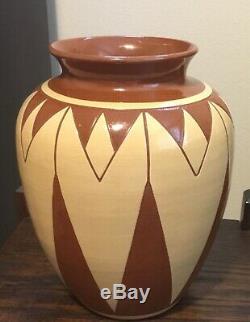 Pine Ridge Sioux Indian Pottery Dakota Pottery 8 1/4 Tall