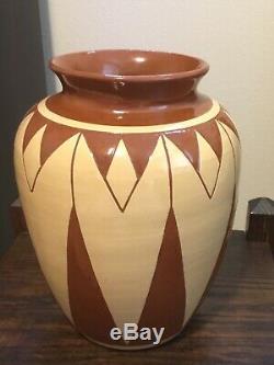 Pine Ridge Sioux Indian Pottery Dakota Pottery 8 1/4 Tall