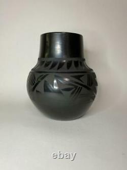 SANTA CLARA PUEBLO Pottery Vase Nicolasa Naranjo Native American Southwest Black
