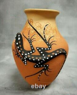 SPECTACULAR Deldrick Cellicion Zuni Native American Pottery 7 Lizard Vase