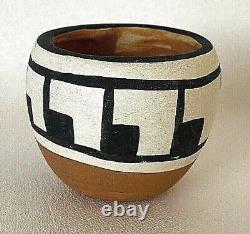Santo Domingo Pueblo Jar Olla Pottery Signed J. Cheykaychi Native American VTG