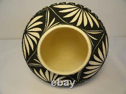 Signed Acoma Pueblo Pottery Native American Indian Pot Bowl Vase Keene ZE5-2