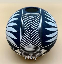Signed Keene Acoma Pueblo Pottery Native American Indian Pot Bowl Vase Geometric