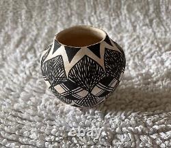 Southwest Native American Acoma Pueblo Pottery Jar Signed By B. R. Juanico