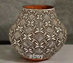 Southwest Native American Acoma Pueblo Pottery Jar Signed By Marie S. Juanico
