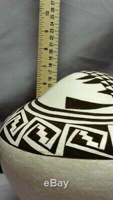 Southwest Native American Acoma Pueblo Pottery Large Jug Signed Marie Z. Chino