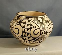 Southwest Native American Acoma Pueblo Pottery Olla Signed By Rose Chino Garcia
