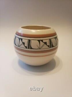 Stunning Native American / Acoma Style Pottery Beautiful Work Signed (4.5)