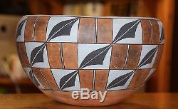 Superb Vintage Large Black An White Handcoiled Acoma Pueblo Olla! Free Shipping