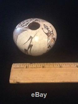 Sylvia Naha Hopi Feather Woman seed pot lizard signed excellent condition