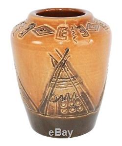 University Of North Dakota Pottery Native American Teepee Experimental Vase Huck