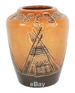 University Of North Dakota Pottery Native American Teepee Experimental Vase Huck
