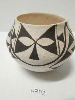 VINTAGE ANTIQUE ACOMA INDIAN POTTERY HAND COILED JAR OLLA POT nice size