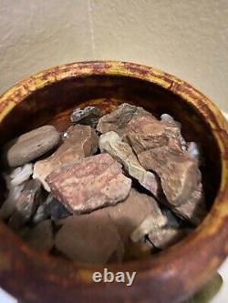 VINTAGE NATIVE AMERICAN INDIAN NAVAJO POTTERY POT With Collecting Rocks
