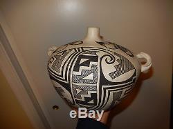 Vase vintage American Indian Acoma pottery