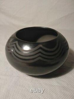 Vintage 1930's MARIE/JULIAN MARTINEZ San Ildefonso Native American Black Pottery