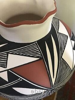 Vintage Acoma Native American pottery Vase Laguna New Mexico Hand painted