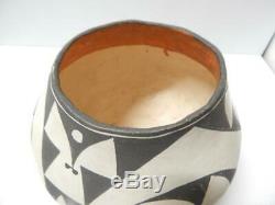 Vintage Antique Acoma Indian Pottery Hand Coiled Olla Pot Concave Base Med. Size